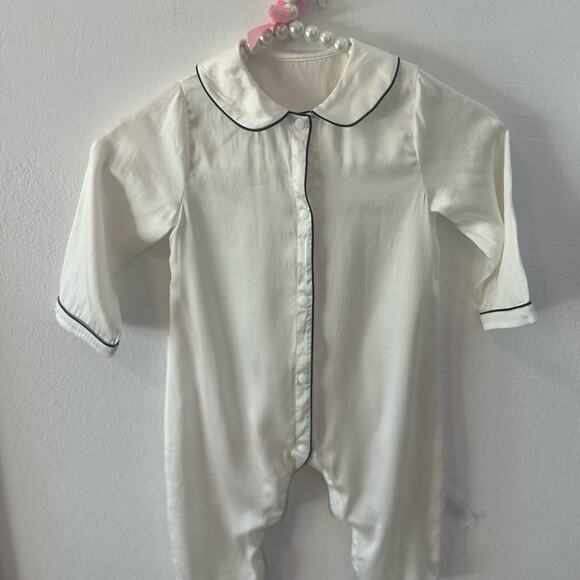 Silk blend pajama size 9-12 months unisex white w/black trim - Picture 3 of 11